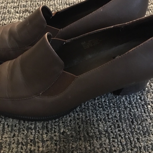 Woman’s brown heels, size 9 - Picture 2 of 5